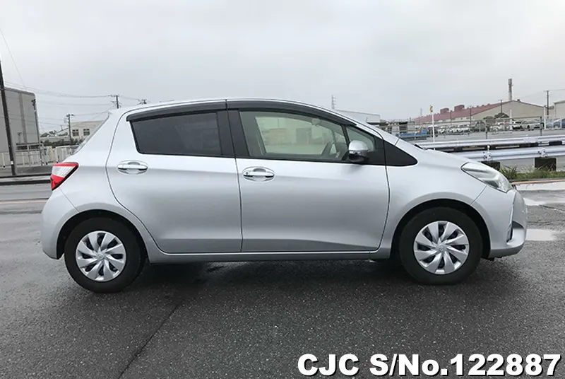 2019 Toyota / Vitz Stock No. 122887