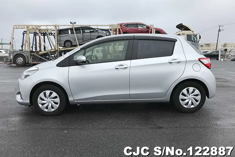 2019 Toyota / Vitz Stock No. 122887