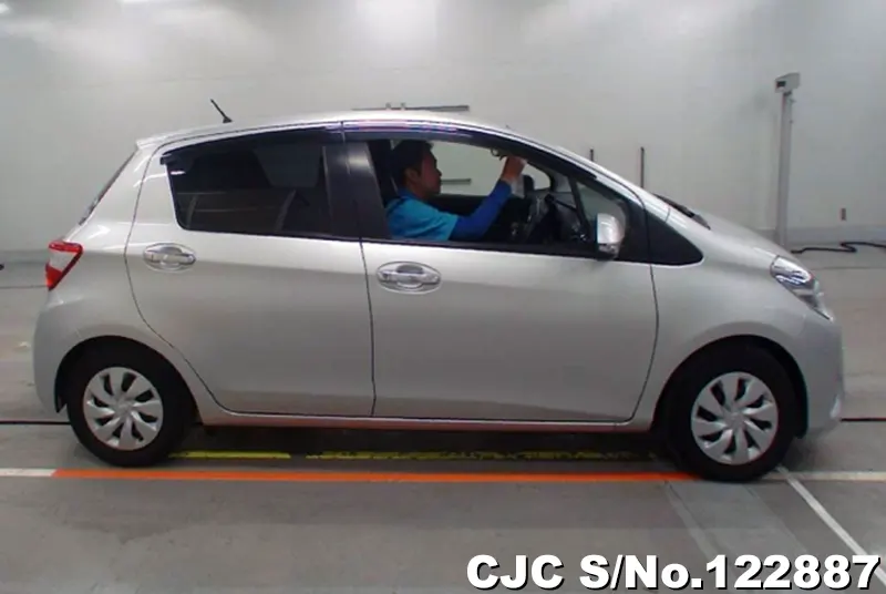 2019 Toyota / Vitz Stock No. 122887