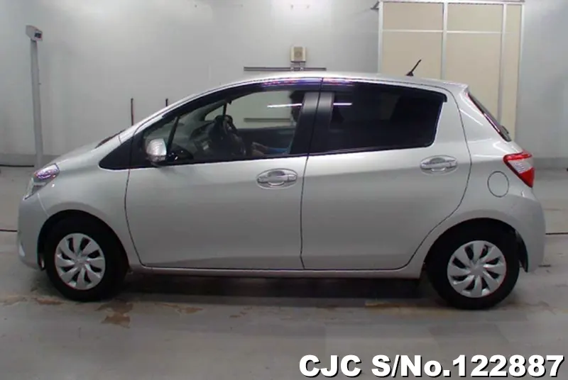 2019 Toyota / Vitz Stock No. 122887