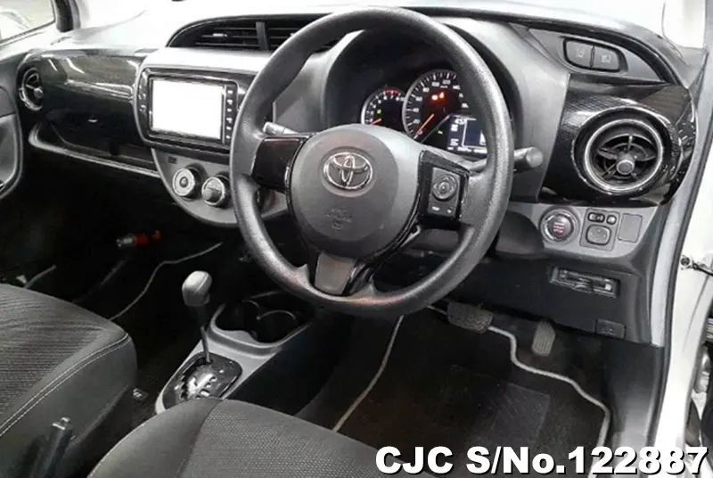 2019 Toyota / Vitz Stock No. 122887