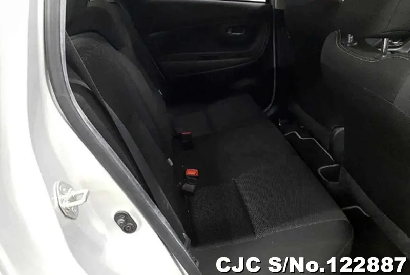 2019 Toyota / Vitz Stock No. 122887