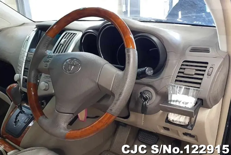 2004 Toyota / Harrier Stock No. 122915