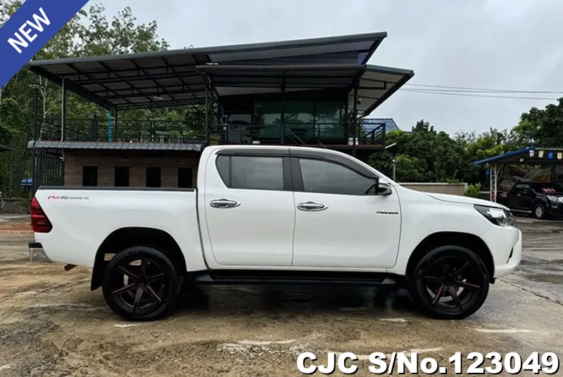 2016 Toyota / Hilux / Revo Stock No. 123049