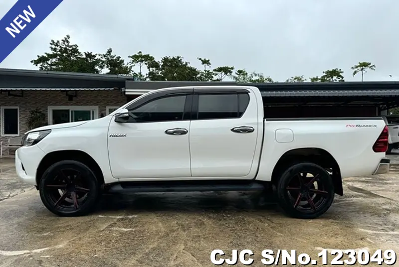 2016 Toyota / Hilux / Revo Stock No. 123049