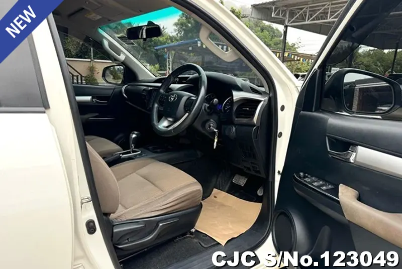 2016 Toyota / Hilux / Revo Stock No. 123049