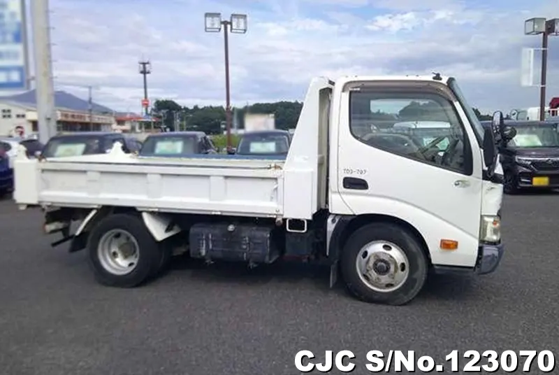 2010 Hino / Dutro Stock No. 123070