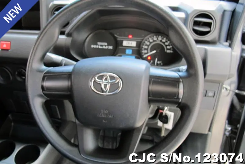 2024 Toyota / Hilux / Champ Stock No. 123074