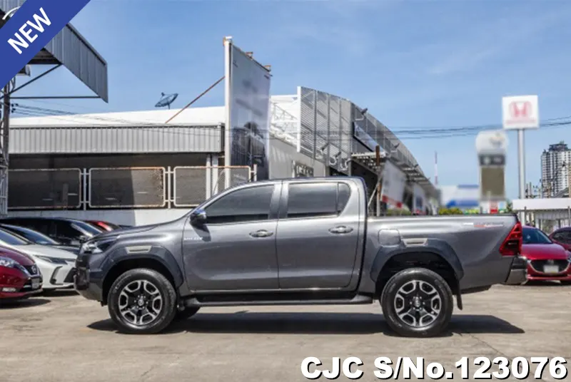 2023 Toyota / Hilux / Revo Stock No. 123076