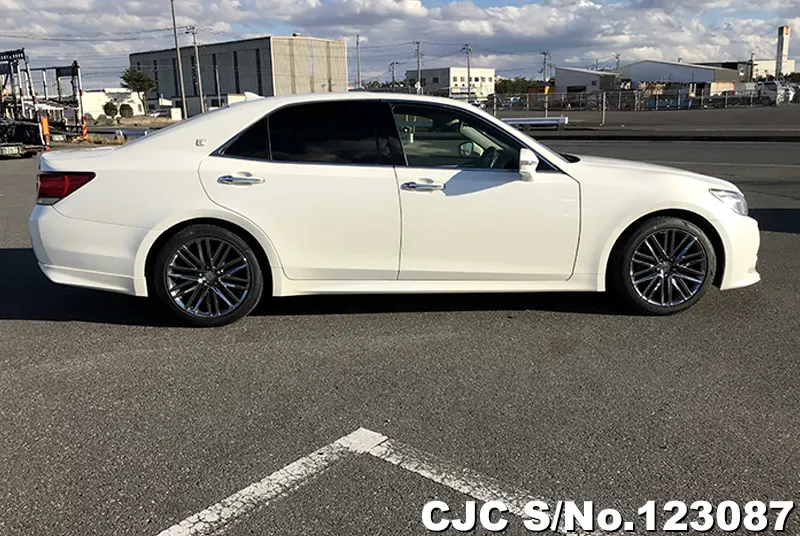 2015 Toyota / Crown Stock No. 123087