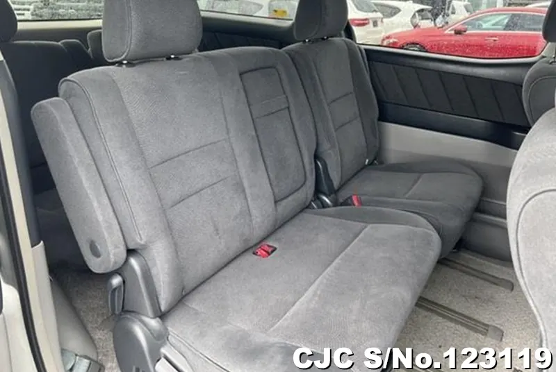 2005 Toyota / Alphard Stock No. 123119