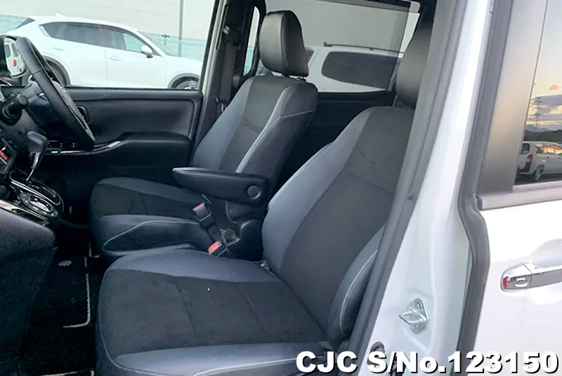 2019 Toyota / Noah Stock No. 123150