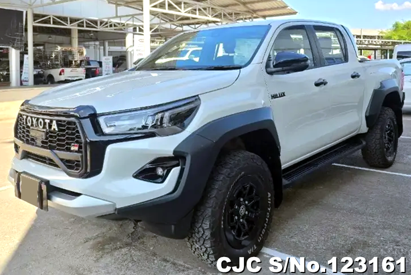 Toyota Hilux in White for Sale Image 3