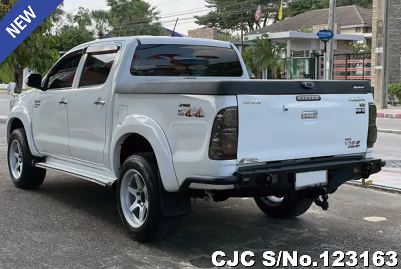 Toyota Hilux in White for Sale Image 1