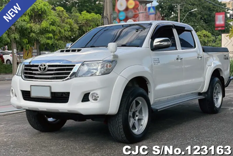 Toyota Hilux in White for Sale Image 3