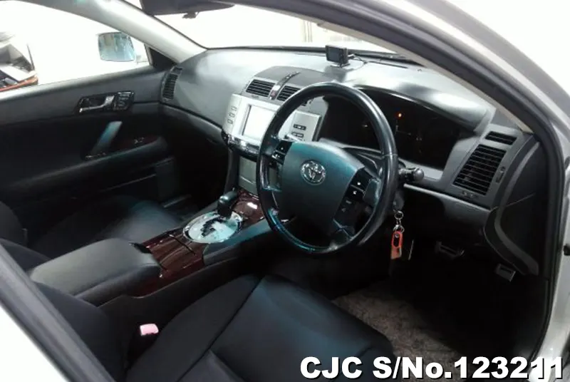 2005 Toyota / Mark X Stock No. 123211