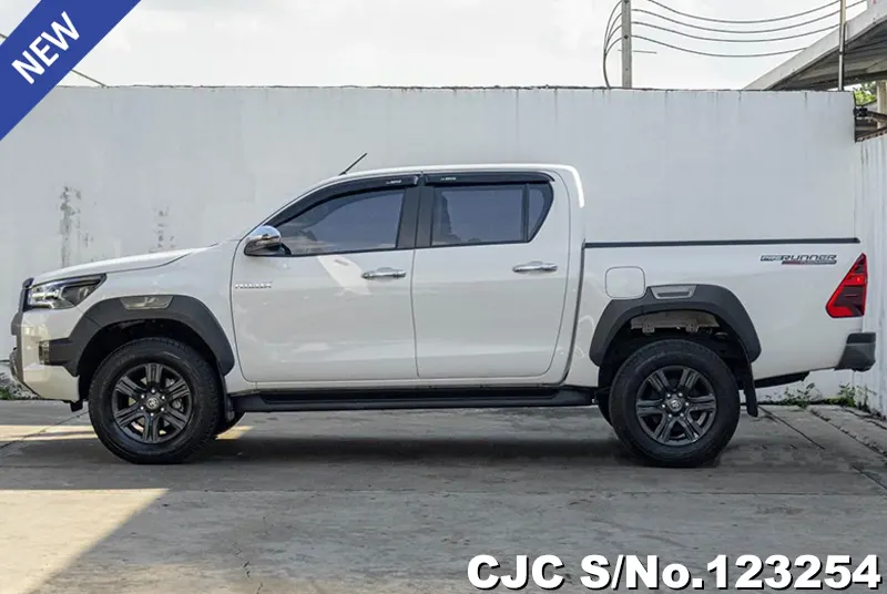 2023 Toyota / Hilux / Revo Stock No. 123254