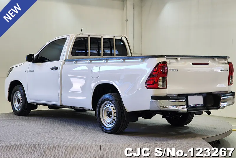 Toyota Hilux in White for Sale Image 1