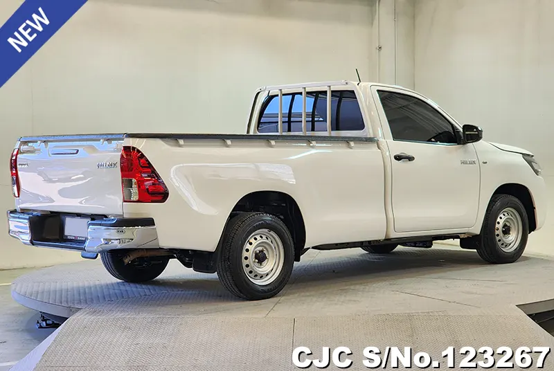 Toyota Hilux in White for Sale Image 2