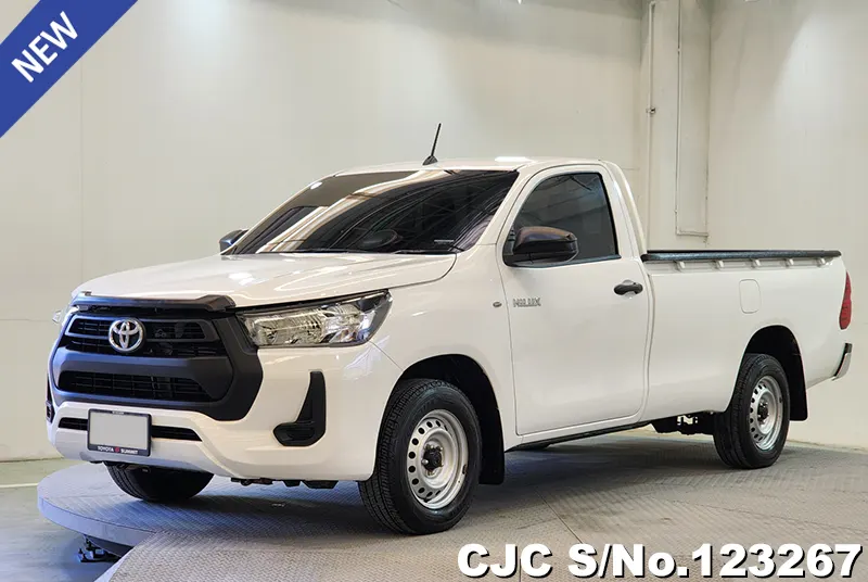 Toyota Hilux in White for Sale Image 3