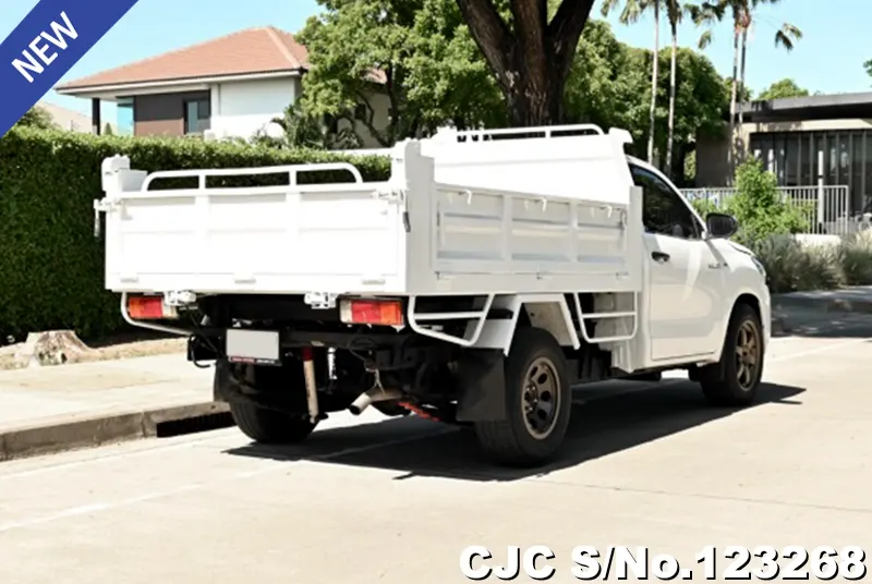 Toyota Hilux in White for Sale Image 1