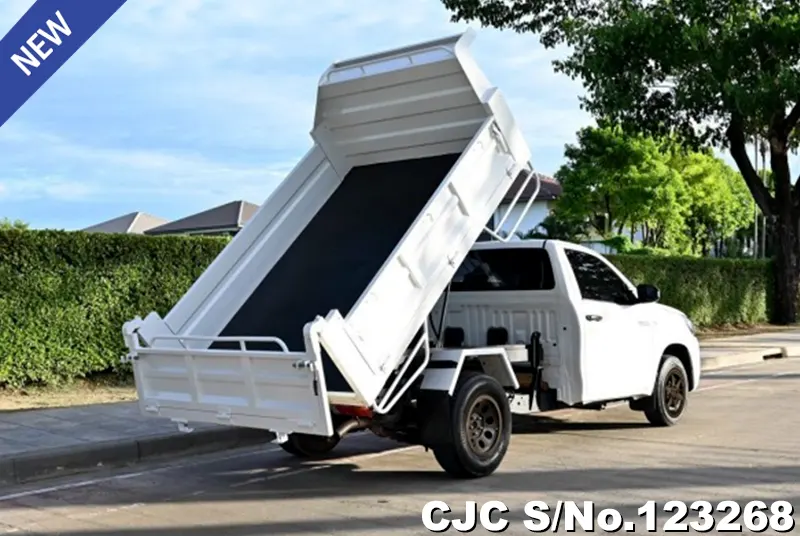 Toyota Hilux in White for Sale Image 4