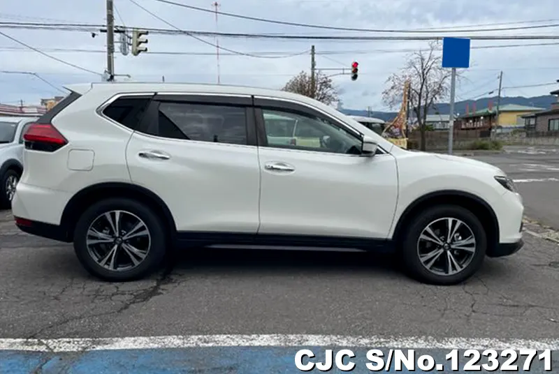 2018 Nissan / X-Trail Stock No. 123271