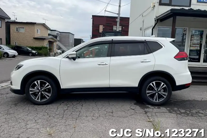 2018 Nissan / X-Trail Stock No. 123271