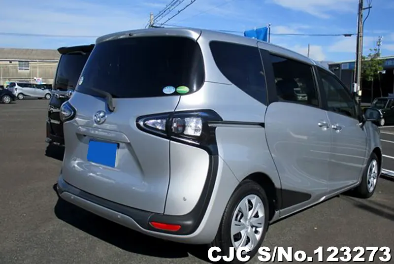 2019 Toyota / Sienta Stock No. 123273