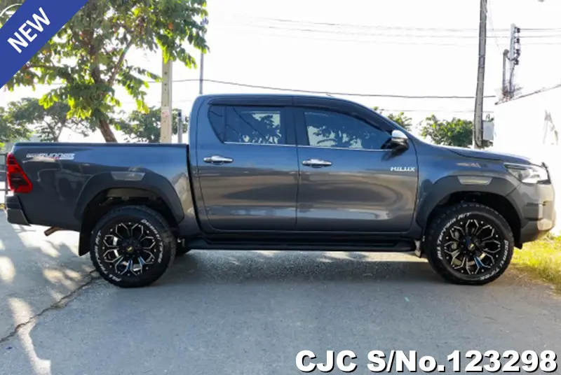 Toyota Hilux in Gray for Sale Image 3