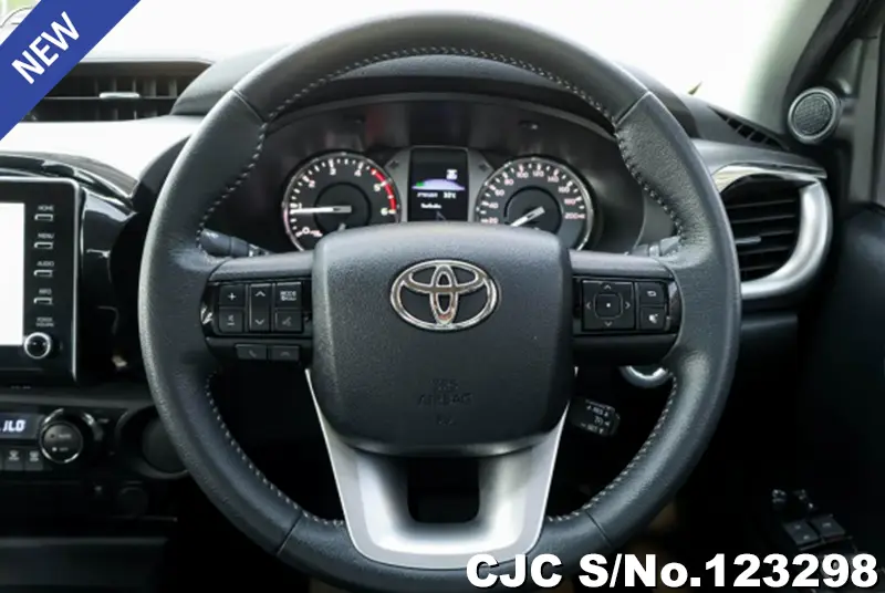 Toyota Hilux in Gray for Sale Image 7