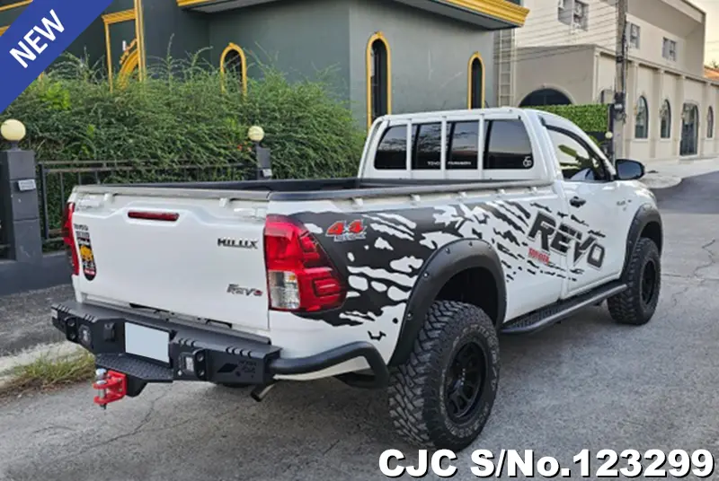 Toyota Hilux in White for Sale Image 2