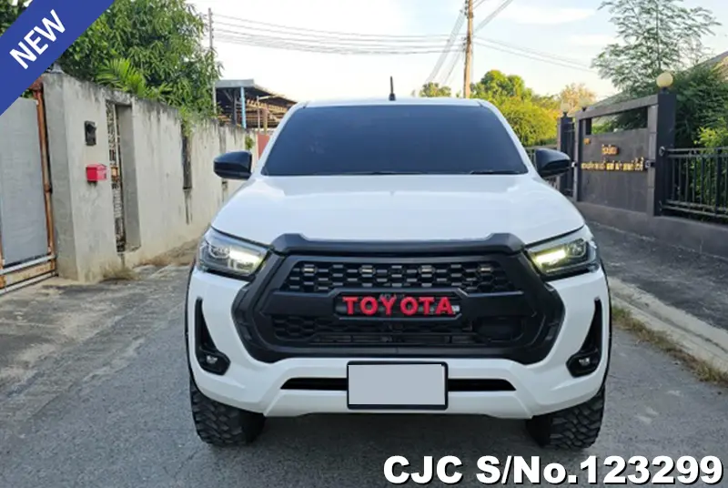 Toyota Hilux in White for Sale Image 4