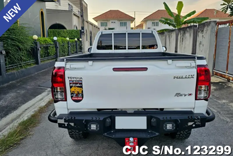 Toyota Hilux in White for Sale Image 5