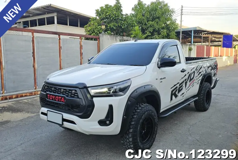 Toyota Hilux in White for Sale Image 3