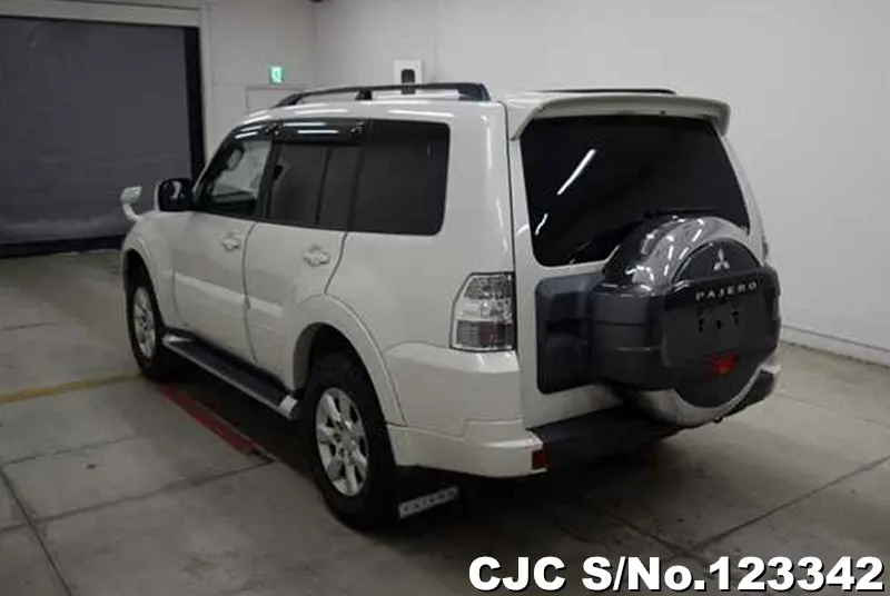 2016 Mitsubishi / Pajero Stock No. 123342