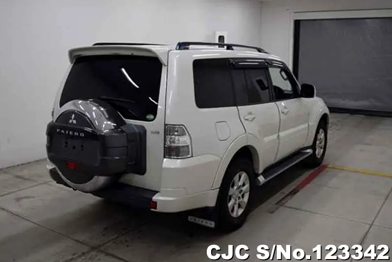 2016 Mitsubishi / Pajero Stock No. 123342