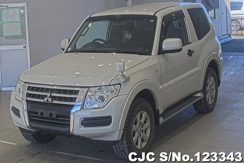 2016 Mitsubishi / Pajero Stock No. 123343