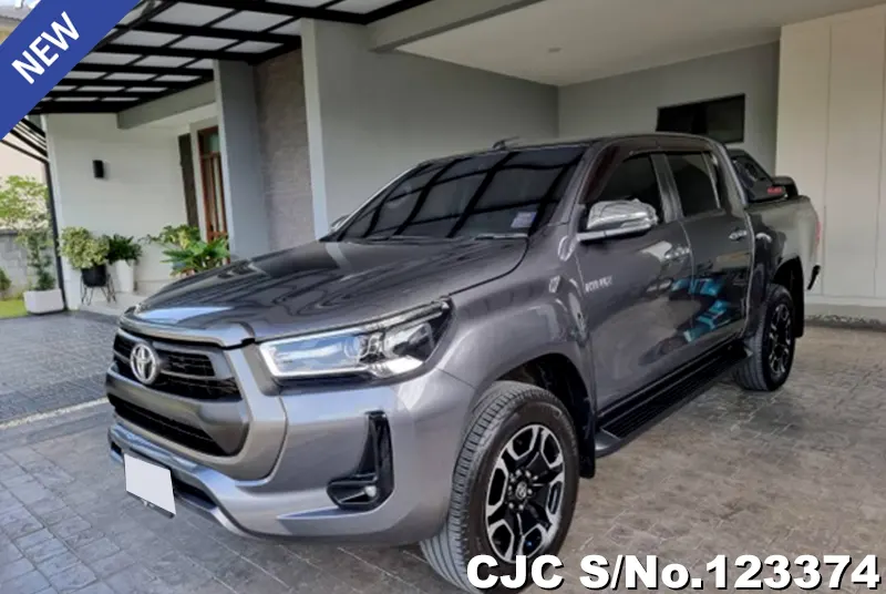 Toyota Hilux in Gray for Sale Image 3