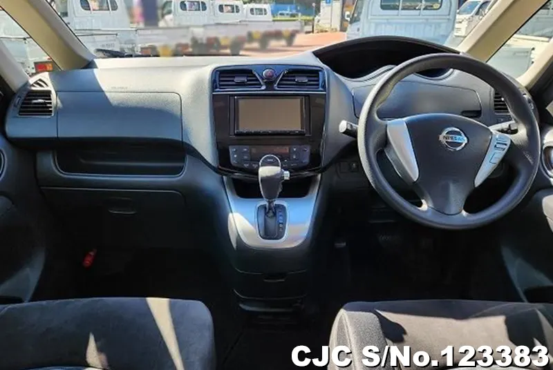 2015 Nissan / Serena Stock No. 123383