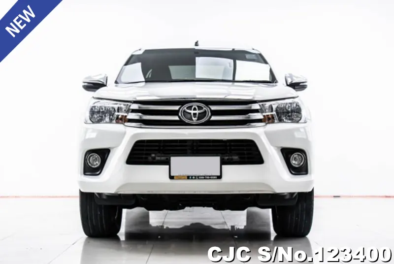 Toyota Hilux in White for Sale Image 2