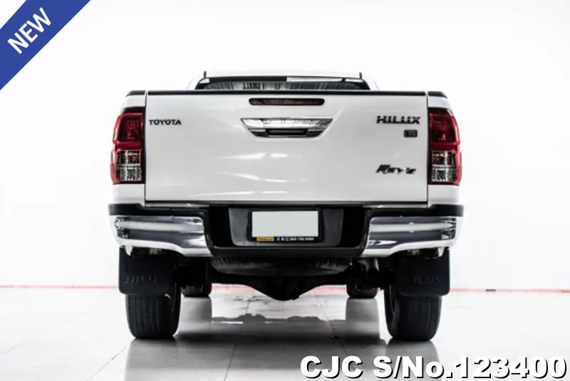 Toyota Hilux in White for Sale Image 3