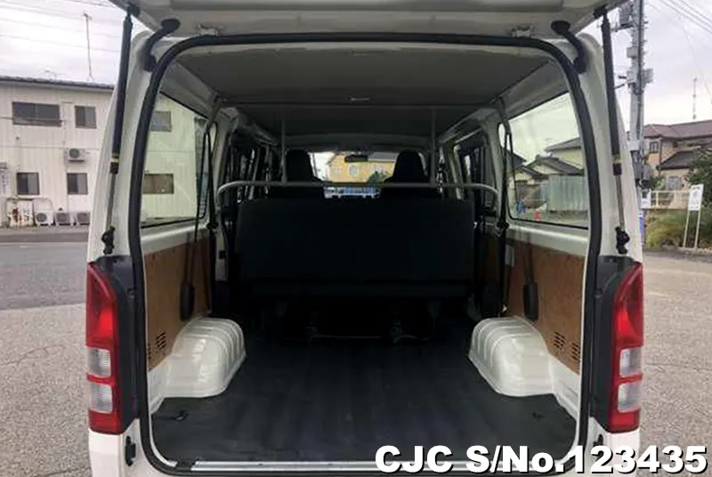 2016 Toyota / Hiace Stock No. 123435