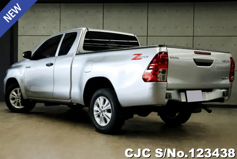 Toyota Hilux in Silver for Sale Image 1