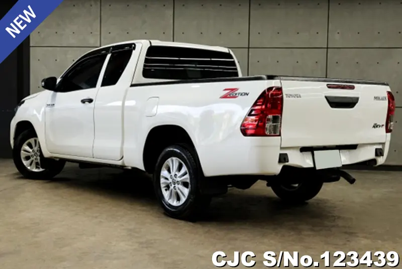 Toyota Hilux in White for Sale Image 1