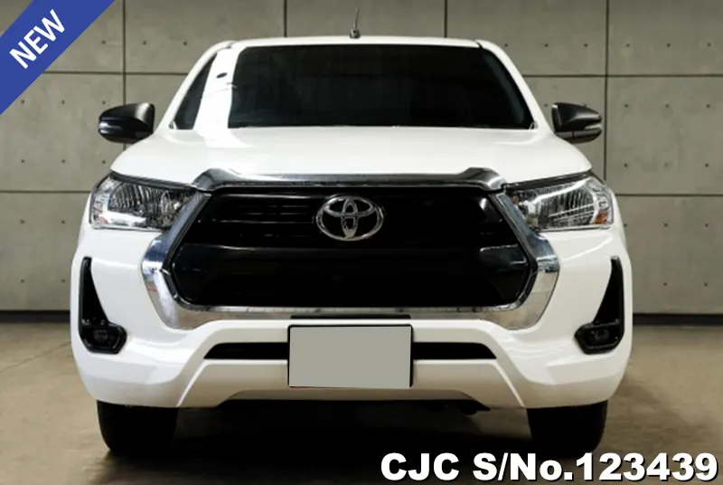 Toyota Hilux in White for Sale Image 2