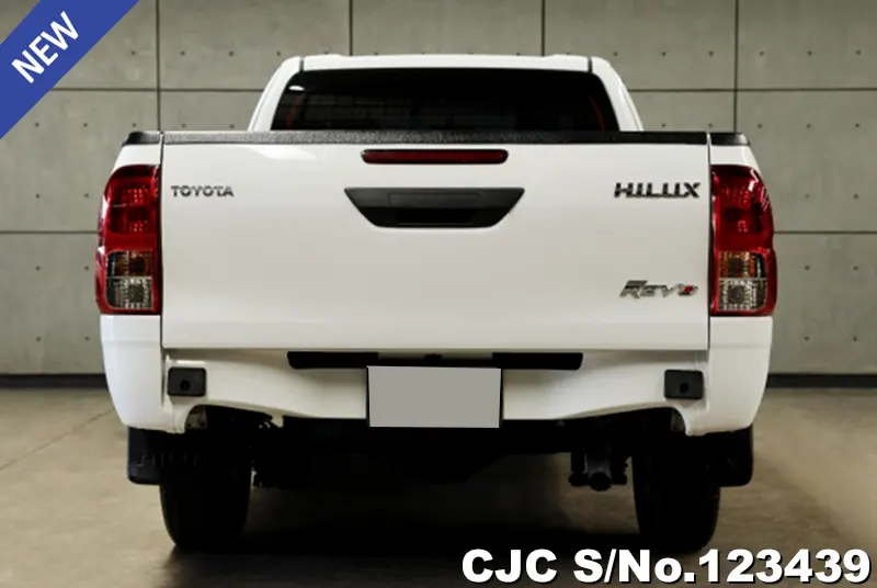 Toyota Hilux in White for Sale Image 3