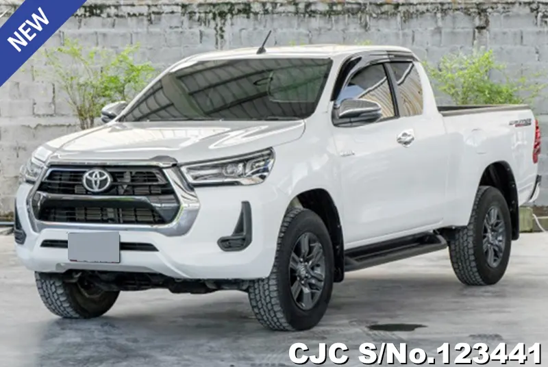 Toyota Hilux in White for Sale Image 2