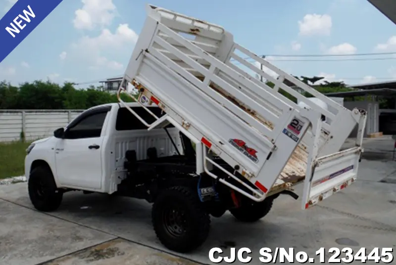 Toyota Hilux in White for Sale Image 1