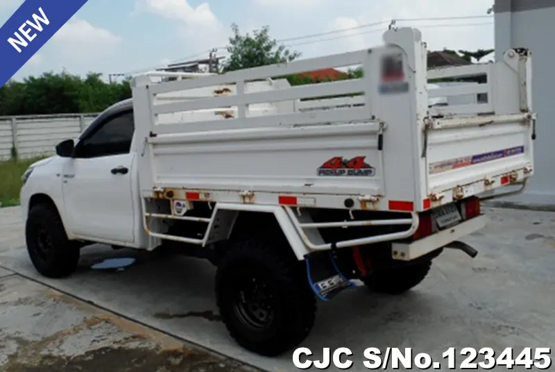 Toyota Hilux in White for Sale Image 3